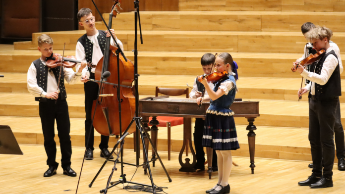Deti hrajú koncert