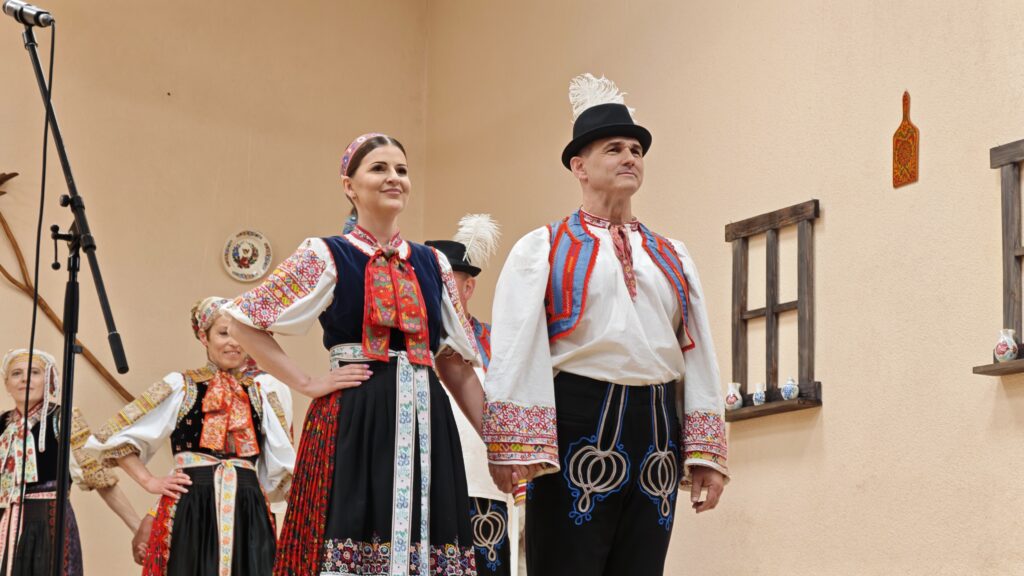 100 rokov folklórnej tradície v Čataji