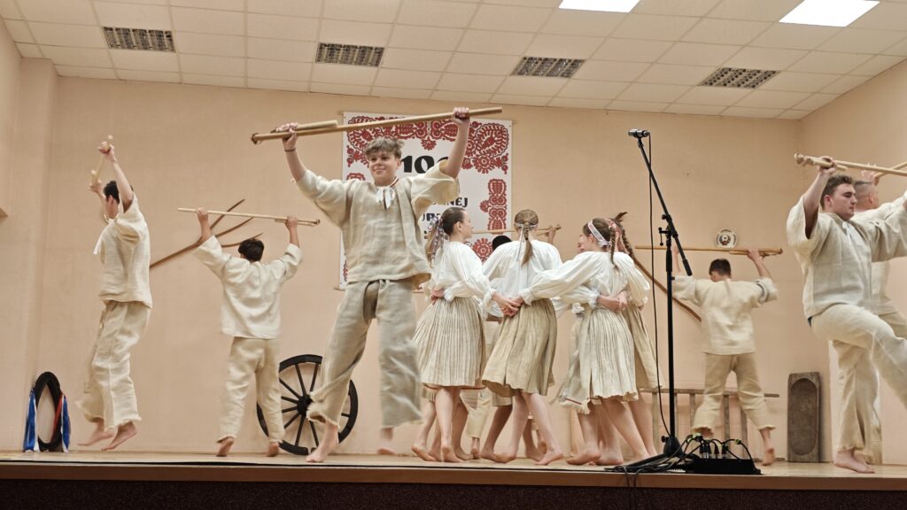100 rokov folklórnej tradície v Čataji