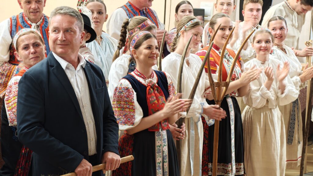 100 rokov folklórnej tradície v Čataji