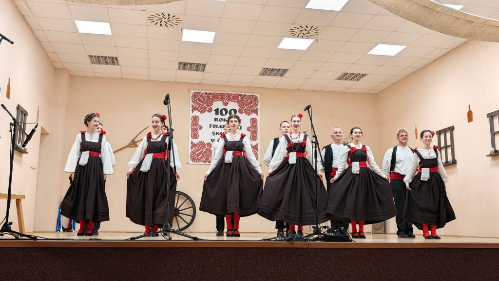 100 rokov folklórnej tradície v Čataji
