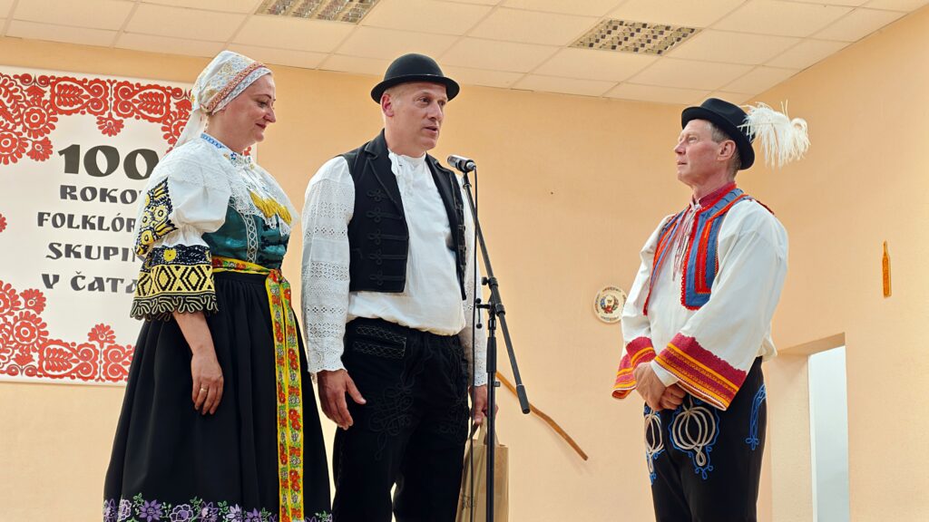 100 rokov folklórnej tradície v Čataji