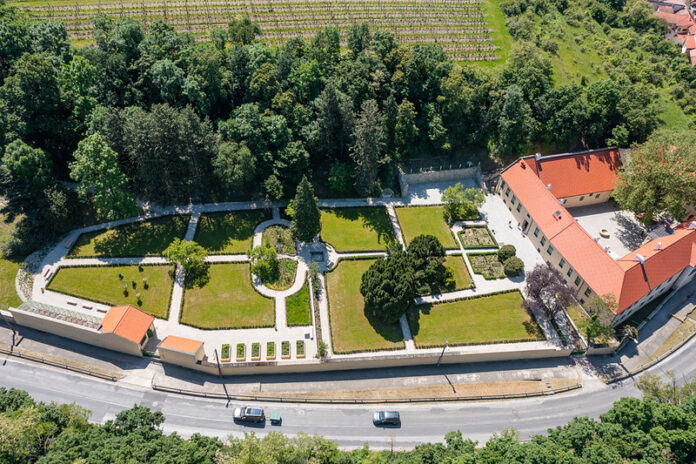 Kaštieľský park v Modre