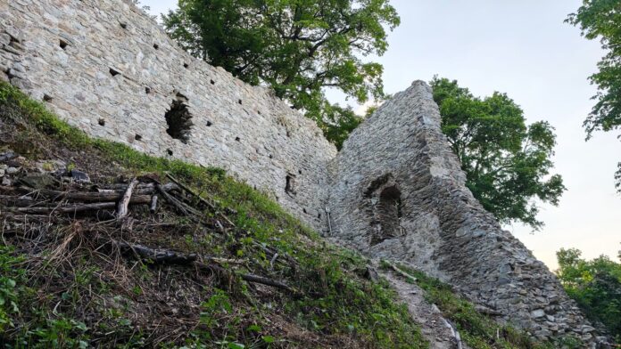 Hrad Biely Kameň