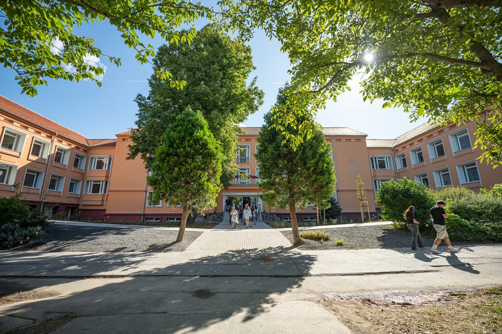 Gymnázium Alberta Einsteina dostalo po 70 rokoch novú tvár