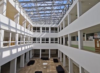 Bratislavský kraj dokončil modernizáciu polygrafickej školy. Pribudlo átrium, bezbariérový prístup aj úspornejšie riešenia